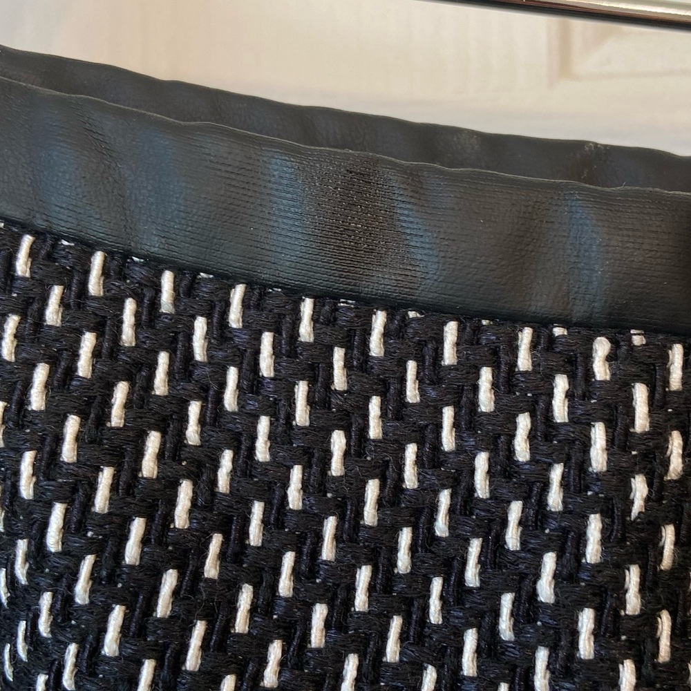 Paritzia Pepe Italian Designer Black and White Tweed Mini Skirt Sz 44 - Picture 10 of 13